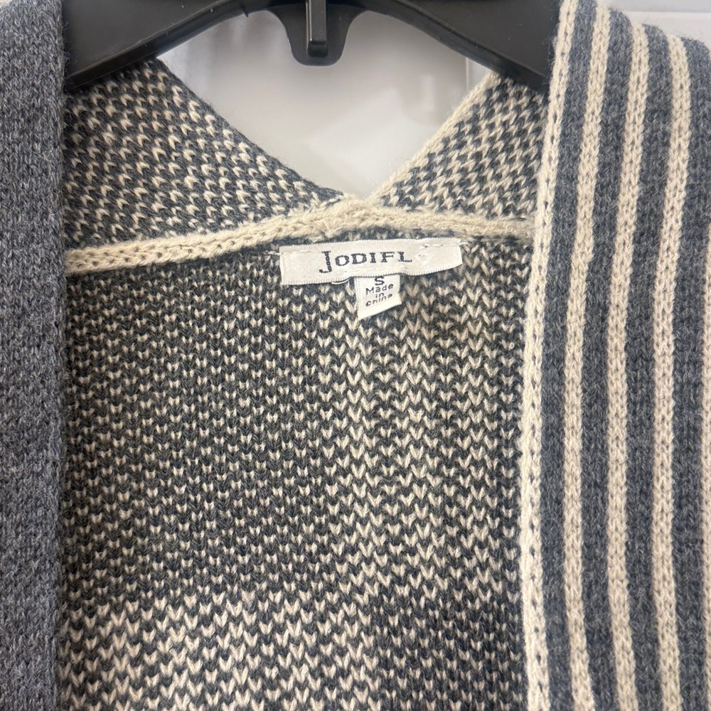 JODIFL Gray and Cream oversized Cardigan - Picture 2 of 3